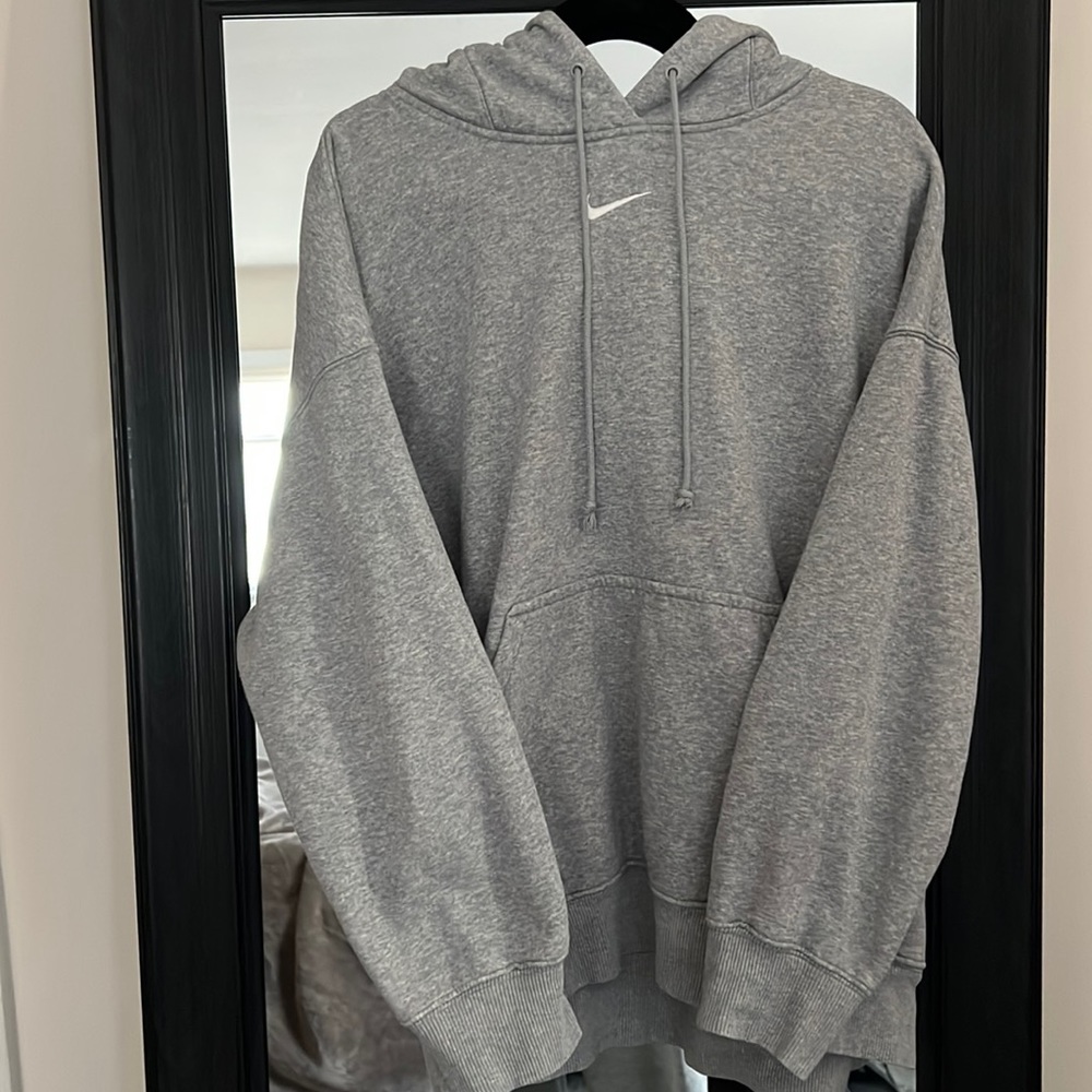 Oversized Nike Hoodie 🤍